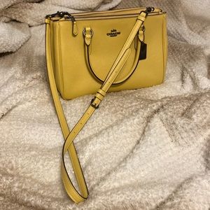 Coach crossbody ☀️